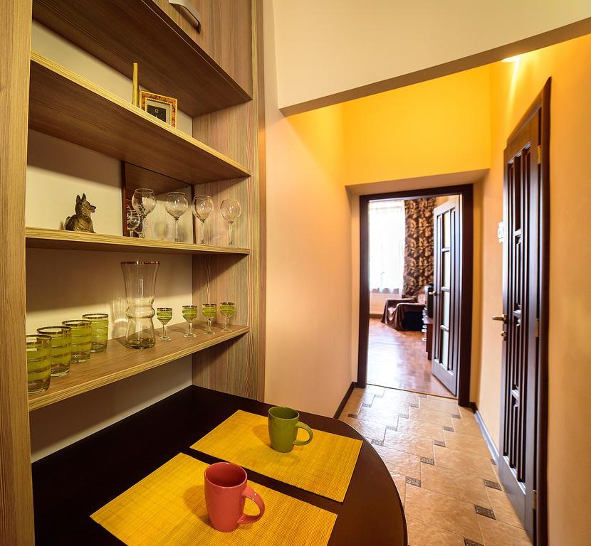 Apartments Nekrasova-Rufa 23 Lviv Buitenkant foto